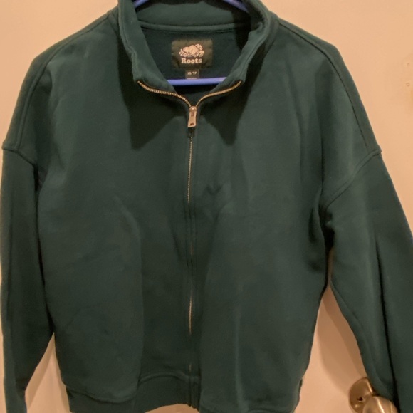 Roots sweater good as new, size xs but will fit up to medium - Picture 8 of 8